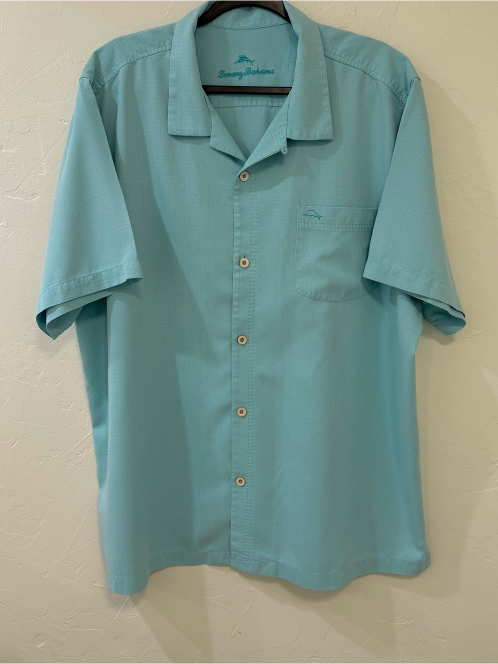 Tommy Bahama Short-Sleeve Camp Shirt in Aqua. Size XL